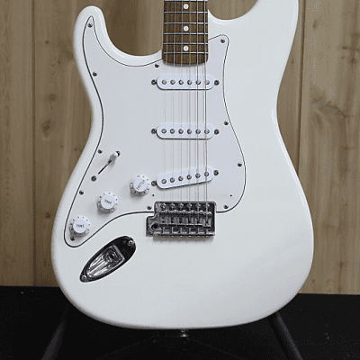 Fender Standard Stratocaster Left-Handed with Vintage Tremolo 1989 - 1997