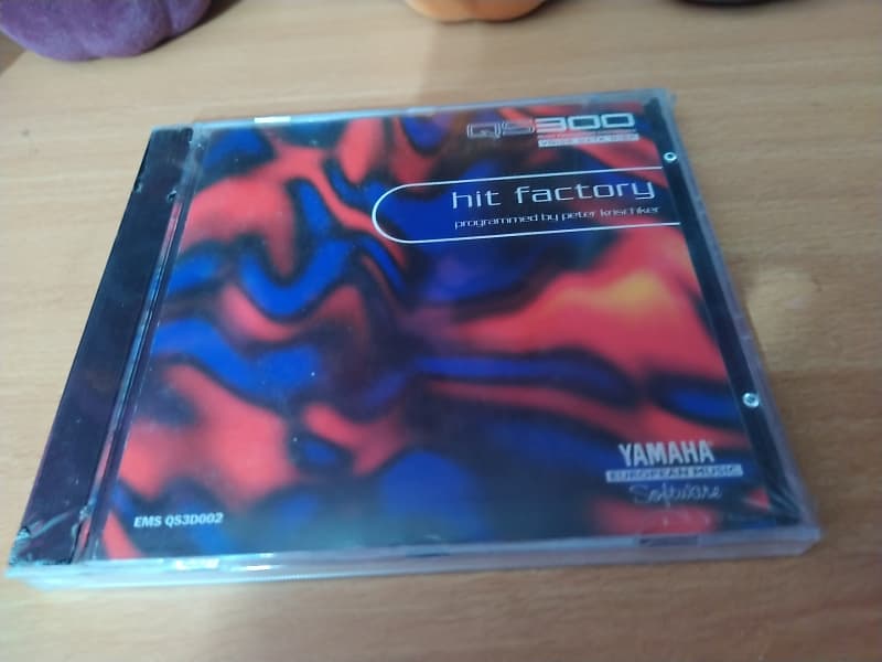 YAMAHA QS300 VOICE DATA DISK HIT FACTORY EMS QS3D002 PETER KRISCHKER 1995 SEALED NEW image 1