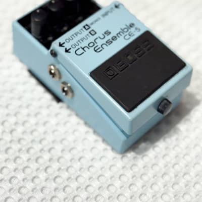 BOSS CE-5 (青ラベル) BOSS / CE-5の特徴と使い方などをレビュー。暖かみある音痩せも