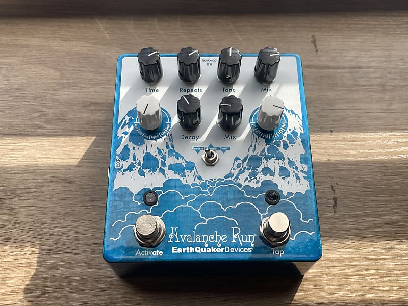 EarthQuaker Devices Avalanche Run Stereo Reverb & Delay with Tap Tempo V2