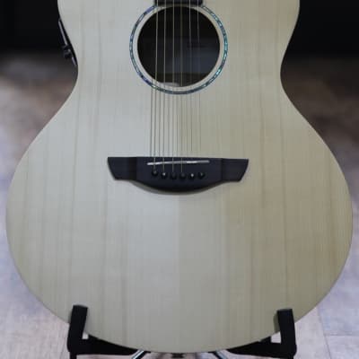 Faith Naked FKNE Neptune Baby Jumbo Natural All Solid Electro Acoustic Guitar & Case for sale