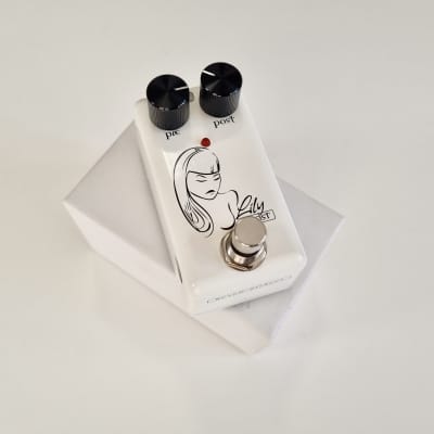 Reverb.com listing, price, conditions, and images for red-witch-seven-sisters-lily