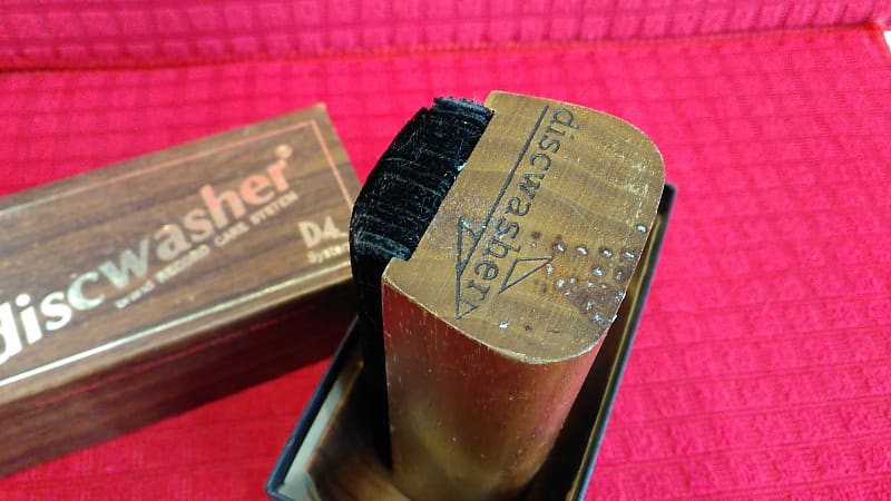 Discwasher D4 (Vintage) Record Cleaner  			