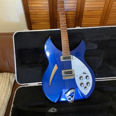 Rickenbacker 330 (1990 - 2011)