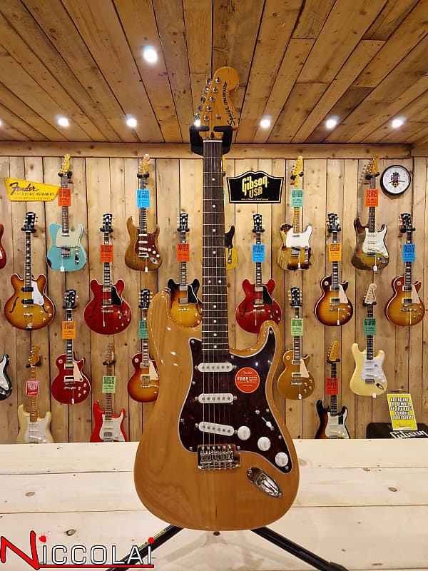 Guitare électrique SUIER by FENDER Stratocaster Classic Vibe 70's Natural  Wood