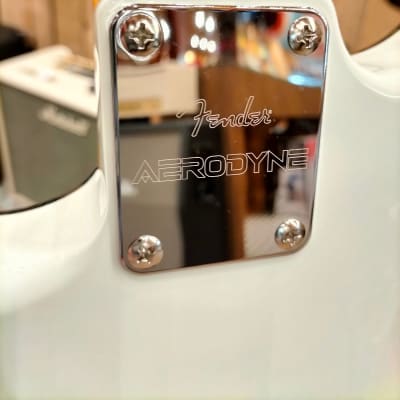 Fender Aerodyne Special Stratocaster, Rosewood Fingerboard, Bright White image 13