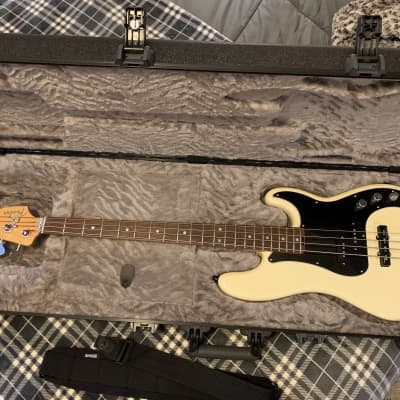 Fender American Elite Precision Bass with Rosewood Fretboard 2016 - 2019 - Olympic White for sale