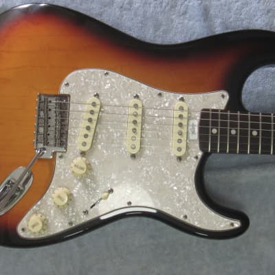 Upgraded Fender Stratocaster 2014 - 3 tone with case image 3