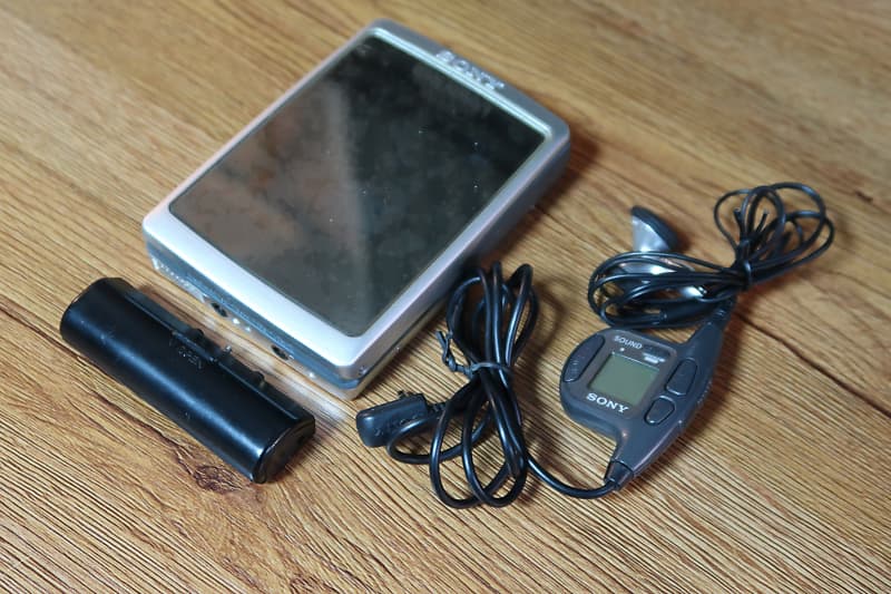 Sony WM-EX5 Walkman Cassette Player With Remote + Battery Holder