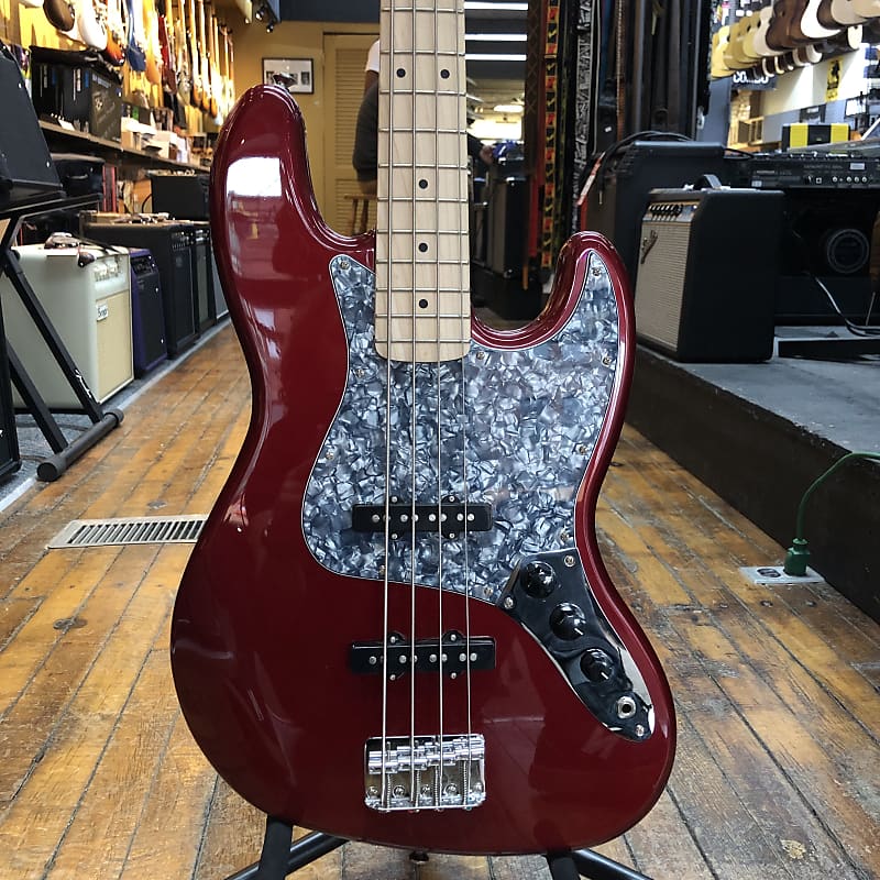 安価 Squier by Fender アフィニティ ジャズベース メタリックレッド