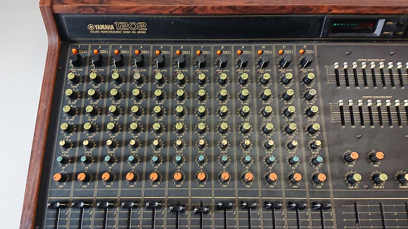 Yamaha 1202 MQ Series 12 channel 4 band analoge Mixer 1980s