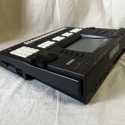 Yamaha QY700 Music Sequencer High-End Sequencer Workstation w