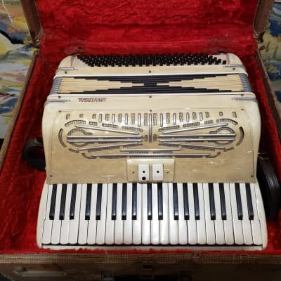 Vintage Universal Accordion Mod. 2420 120 Bass Keys w/ Hard Case (Used) "Made In Italy" SOLD AS IS image 2