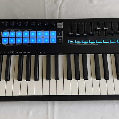 Novation Launchkey 88 MKIII MIDI Keyboard Controller 2022 - Present - Black