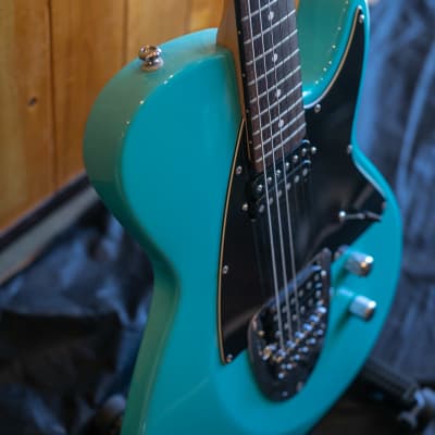 Carparelli Classico S Electric Guitars - Seaform Metallic *showroom condition image 5