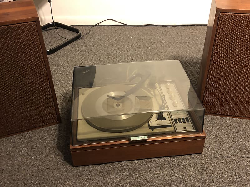 KLH  Model 26 Stereo System  			