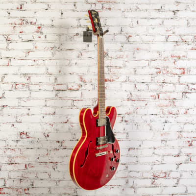 Gibson - 1961 ES-335 Reissue - Semi-Hollow Electric Guitar - Ultra Light Aged 60s Cherry - w/ Black/Yellow Custom Shop Hardshell Case - x1665 image 3