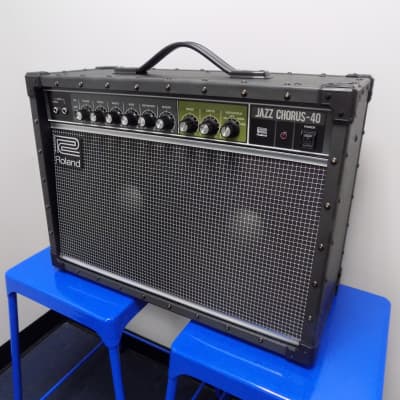 Roland JC-40 Jazz Chorus 2x10" 40-watt Stereo Combo Guitar Amplifier image 2