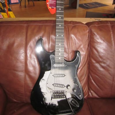 Tagima TG 500 "S" Style Black Electric Guitar TG-500-BK-DF/BK w/ FREE Musedo T-2 Tuner! image 4