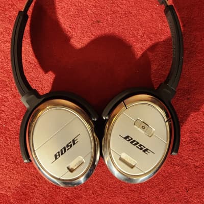 Bose Quiet Comfort 3 Acoustic Noise Cancelling Bluetooth Headphones - Original Box image 2