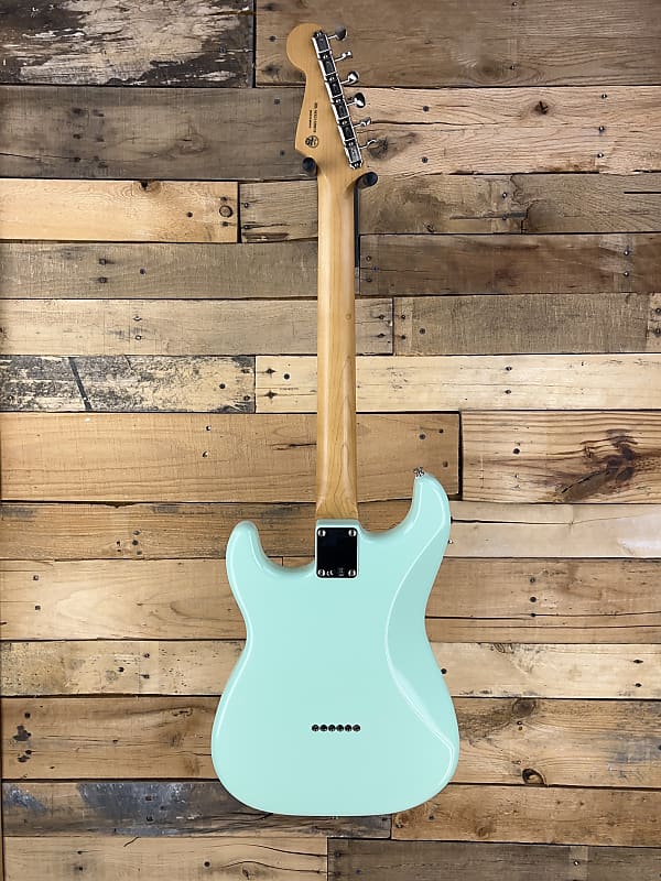 FENDER  Noventa Stratocaster ストラトキャスター Amazon.com: Fender Noventa Stratocaster Electric Guitar