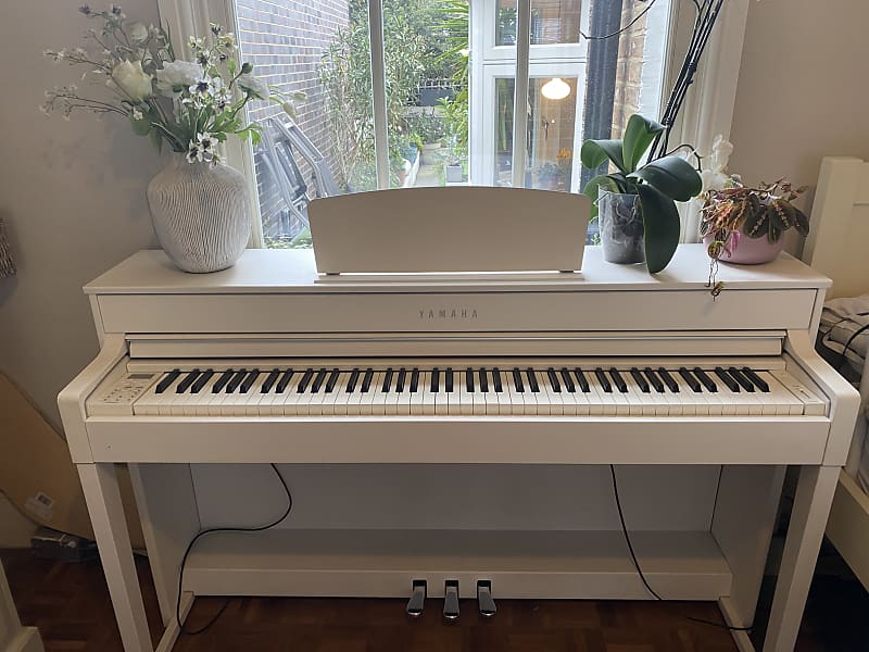 Yamaha CLP-535 Clavinova 88-Key Digital Piano 2010s - White | Reverb