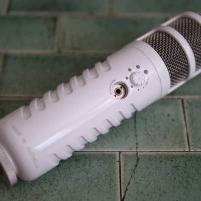 Rode PodMic Dynamic Podcasting Microphone — Chuck Levin's Washington Music  Center