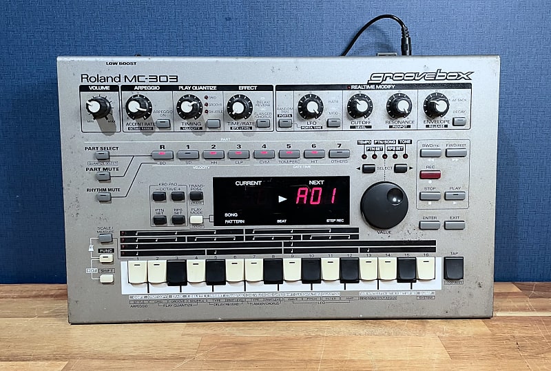100%新品，格安 $レア【 Roland MC-303 groovebox ローランド グルーヴ