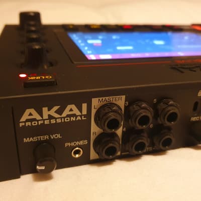 Akai Professional MPC Live | Ultra-Portable image 17