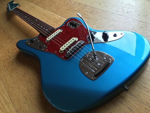 Fender Jaguar '66 RI with matching headstock Grunge-Era