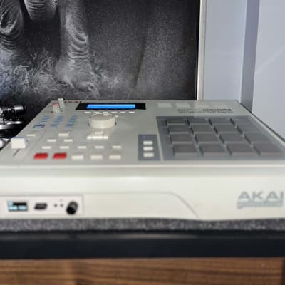 Akai MPC2000 - New LCD - Maxed RAM - All New Tact switches & Button LEDs & more image 3