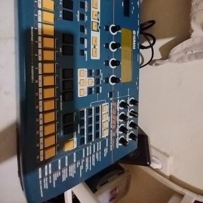 Yamaha RM1x Sequence Remixer 2000s - Blue