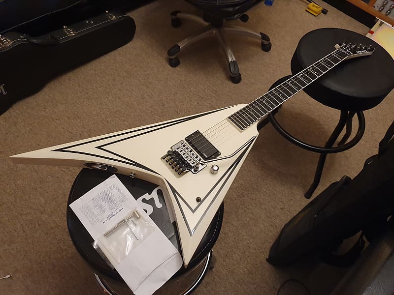 LTD Alexi-600 Scythe White w/Graphic (2017) - Guitar Compare