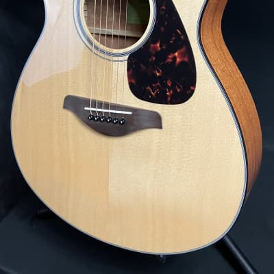 Yamaha FSX800C Small Body Acoustic-Electric Guitar Gloss Natural image 4