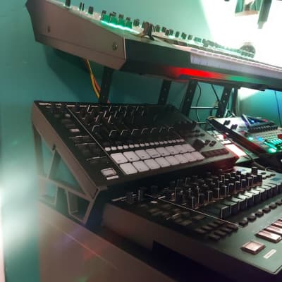 Roland Aira TR-8S MC-707 2 Tier effect lifting desktop studio stand