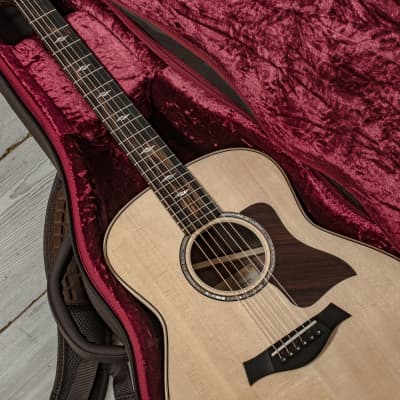Taylor - 811e - Acoustic-Electric Guitar - Natural - w/ AeroCase - x3074 image 12