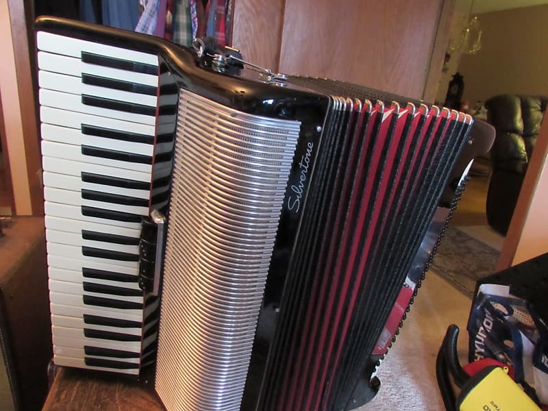 Accordion Silvertone,120 bass black,4/5 reeds,19" KB,21 lbs Reverb