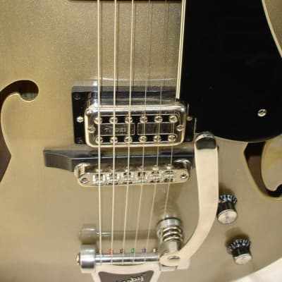 Godin 5th Avenue Uptown LTD with TV Jones Pickups Electric Guitar, Silver/Gold w/ Tric Case image 8