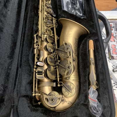Vibrato Saxophone: The Nude III Clear Body Tenor Saxophone