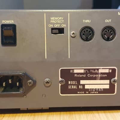 Roland Juno-106 61-Key Programmable Polyphonic Synthesizer 1984 - 1985 - Black image 5
