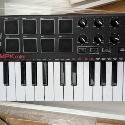 Akai MPK Mini MKII 25-Key MIDI Controller 2014 - Present - Black with Black Keys