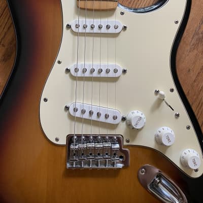 Mexican Fender Stratocaster 2012 Sunburst image 1