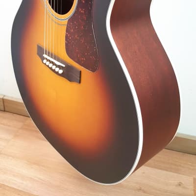 Guild USA F40 Antique Sunburst Jumbo Acoustic Guitar, All Solid body, made in the USA, includes case image 4