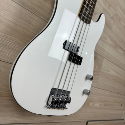 Fender Made in Japan Aerodyne Special Precision Bass, Bright White image 3
