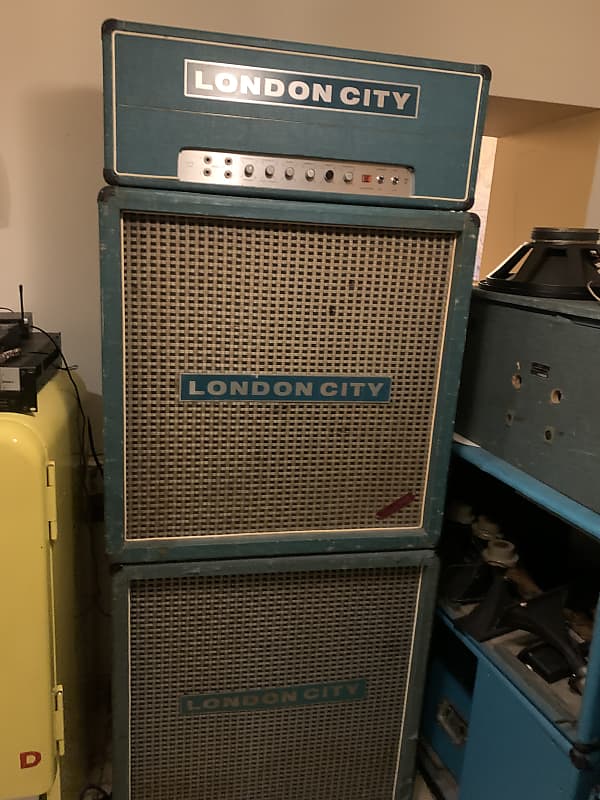 Collectors item London city. With rapport  Gitar amp dea 130.  1970 tees  - Green image 1