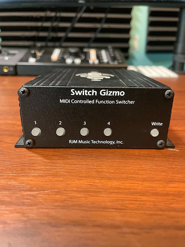 RJM Switch Gizmo 2015