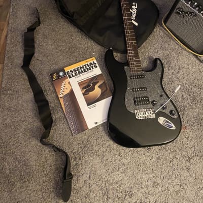 Pack Guitare Electrique Fender Squier Affinity Series Stratocaster Hss Pack  Il Charcoal Frost Metallic