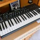 Dave Smith Instruments Mopho x4 Polyphonic Synthesizer w/Knob Set and Dust Cover