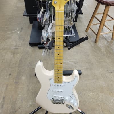 G&L Legacy Olympic White B STOCK (FREE shipping) for sale