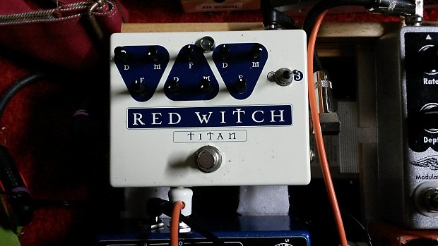 Red Witch Titan Delay  White / Blue image 1